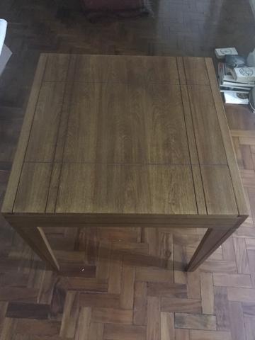Mesa em madeira retrátil