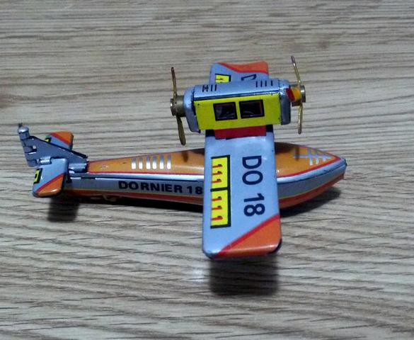 Miniatura de aviação feito em lata (vintage)