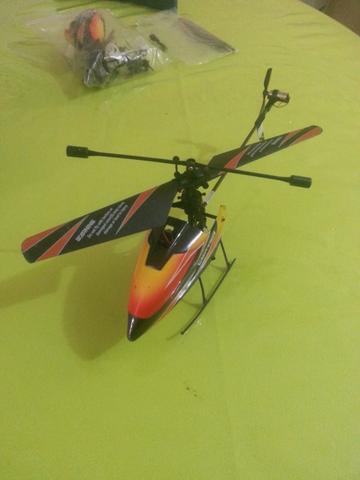 Vendo brinquedo helicóptero