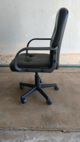 Cadeira giratória usada