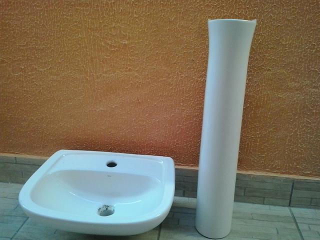 Conjunto lavatório e coluna e valvula de banheiro