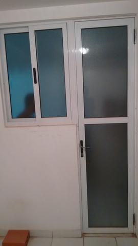 Conjunto porta e janela aluminio branco