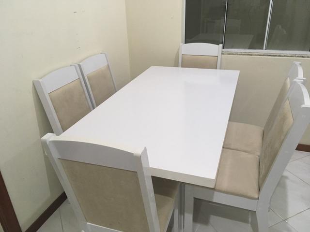 Mesa de Jantar seminova com 6 cadeiras