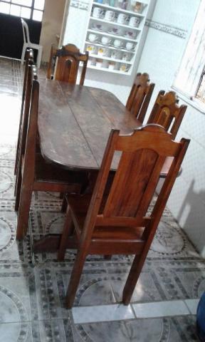 Mesa de jantar com seis cadeiras