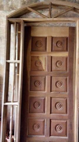Porta de entrada estilo colonial - Madeira Maciça / Ótimo