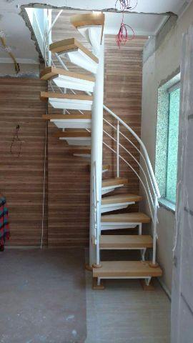 Escadas de ferro com madeira