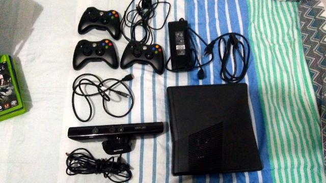 Xbox GB Slim Travado + Kinect + 3 Controles + 5 Jogos