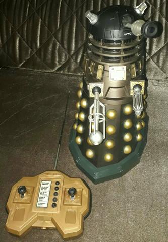 Doctor Who - Dalek Imperial Dourada c/ controle remoto e
