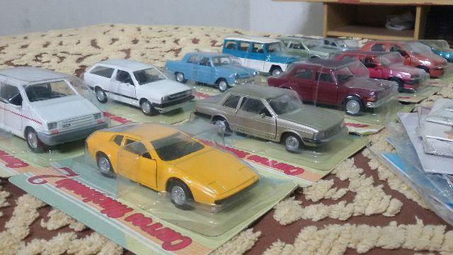 Coleção de miniaturas de carro do jornal extra