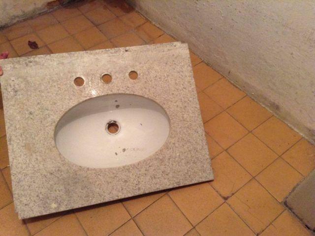 Pia banheiro de granito