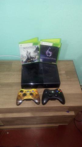 Xbox 360 travado 2 controles e jogos