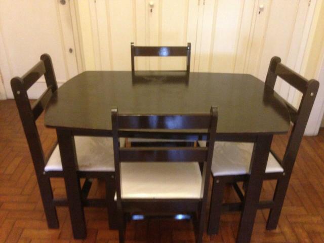 Conjunto mesa madeira com 4 cadeiras