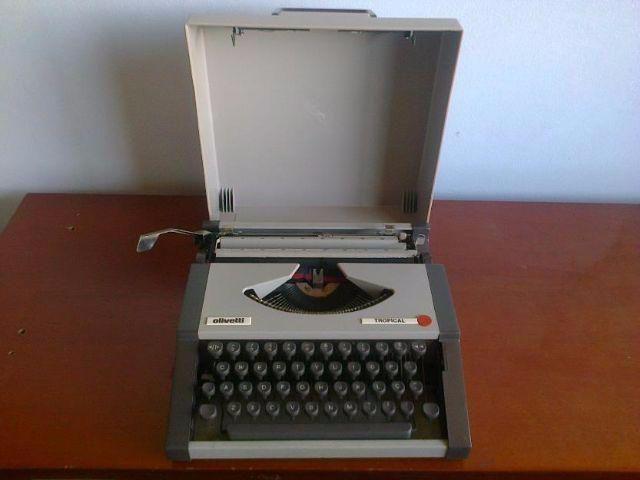 Máquina de Escrever com maleta