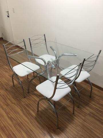 Conjunto de Mesa e 4 cadeiras