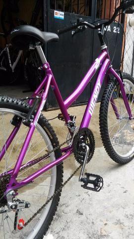 Bicicleta Wendy fem. 26 de marcha com cestinha violeta nova.