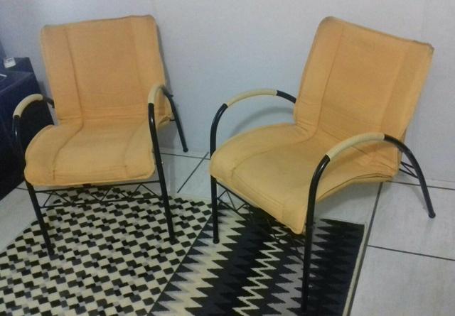 2 cadeiras amarelas lindas
