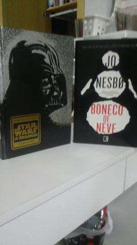 2 livros Star Wars a trilogia e um Suspense