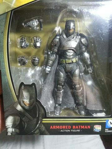 Batman Armored BvS Mafex