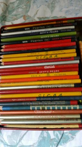 Coleção de lápis antigos de várias empresas década de