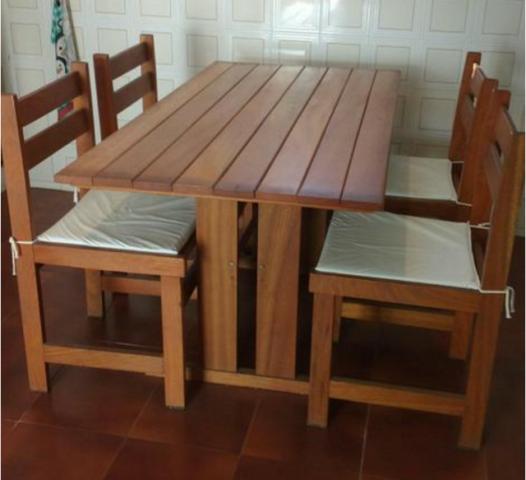 Conjunto mesa e 4 cadeiras madeira maciça