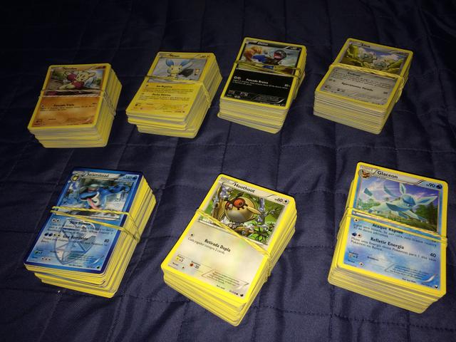 Lote Pokémon TCG 687 CARTAS