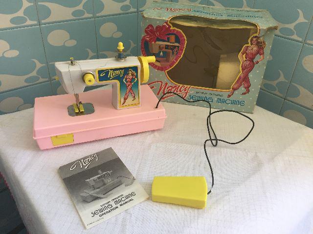 Maquina de Costura Nancy - Brinquedo Antigo