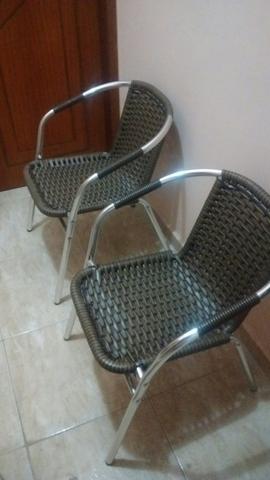 Lindas cadeiras de alumínio
