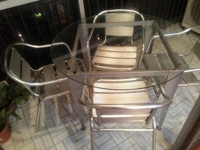 Mesa + 4 cadeiras inox