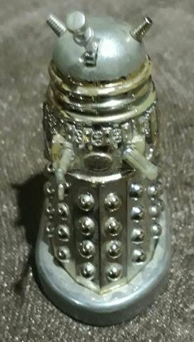 Miniatura Dalek Prateada - Doctor Who (mov. fricção e