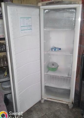 V/essa geladeira freezer semi Nova