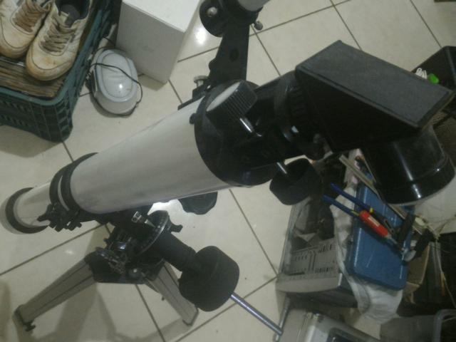 Telescópio F c/ tripé equatorial