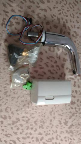 Vendo torneira de banheiro com sensor