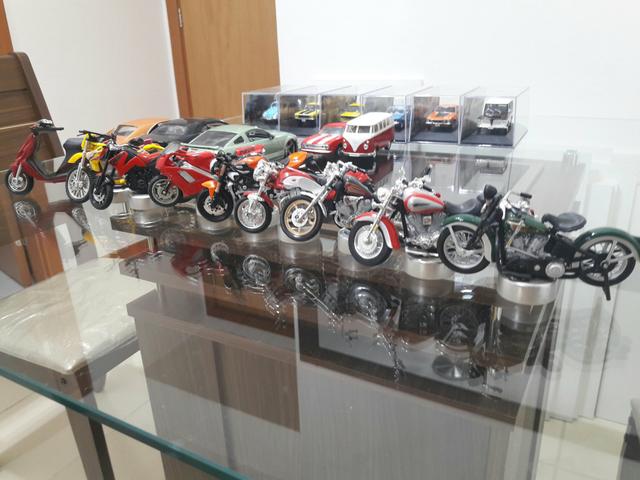 Coleção de carrinhos e motos
