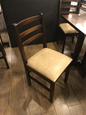 8 mesas 60 x 60 e 22 cadeiras