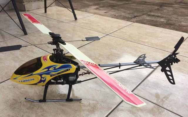 Aeromodelo helicoptero profissional eletrico. Na caixa