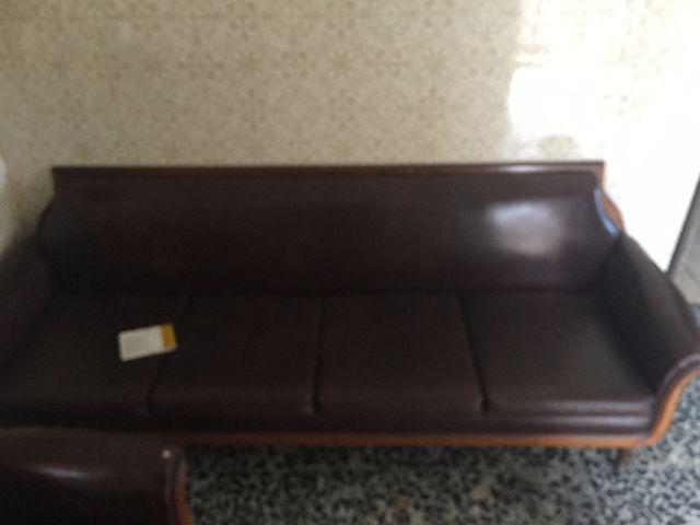 Sofa antigo de 04 lugares