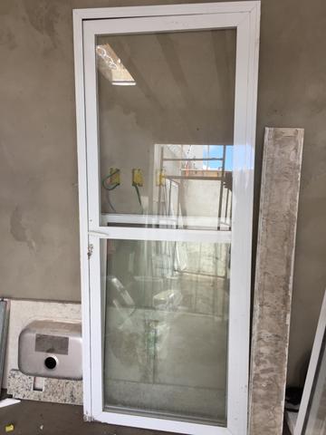 Vendo janela e porta em alumínio supremo Branco