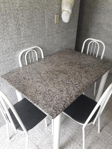 Conjunto mesa de Granito com 4 Cadeiras Branca e Preto
