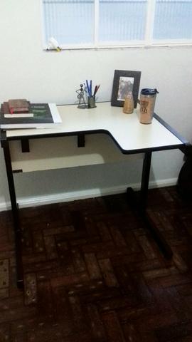 Mesa de escritório/escrivaninha
