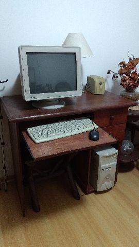 Mesa para computador rústica, muito nova