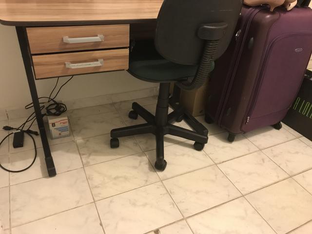 Mesinha de escritório com cadeira