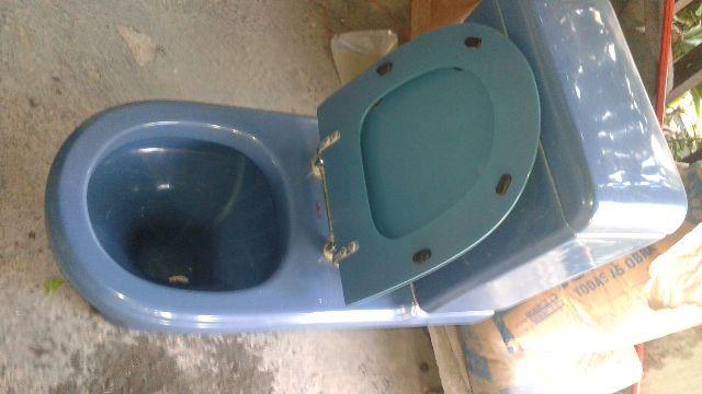 Vaso sanitário azul