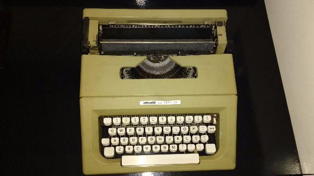 Maquina De Escrever - Olivetti Lettera 25