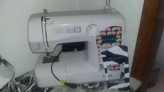 Máquina de costura Elgin Decora