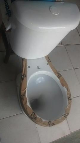 Vaso sanitário br + cx acoplada de descarga luzarte