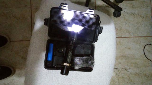 Lanterna LED pisca suporte fixar na bike e carregador e piha