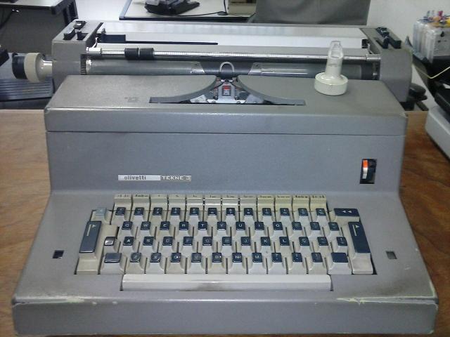 Máquina Escrever Eletrica Olivetti