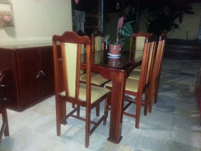 Conjunto em Mogno de Mesa de jantar com 6 cadeiras + Buffet