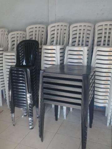 Mesas e cadeira de plastico novas - entregamos com taxa
