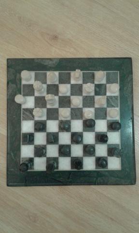 Jogo de Xadrez em Mármore